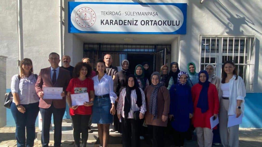 Tekirdağ Eğitim Akademisi Kapsamında Dijital Okuryazarlığın Sağlıklı Kimlik Gelişimine Etkisi Konulu Eğitim Çalışması Gerçekleştirildi