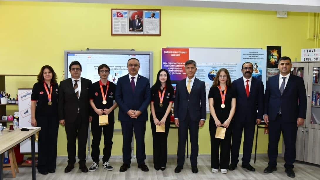 Vali Soytürk Türkiye Birincisi Öğrencileri Ziyaret Etti